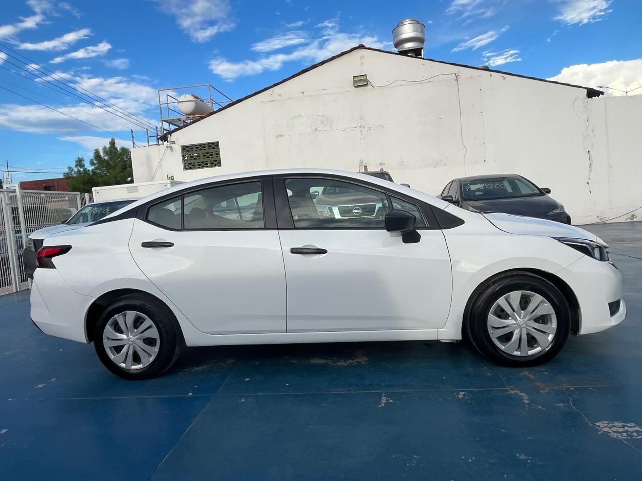 Nissan Versa - Foto 6