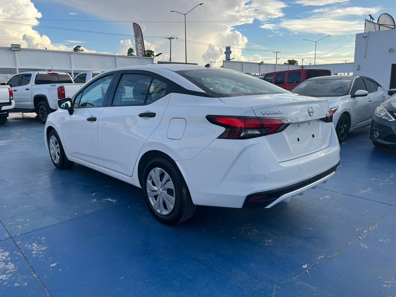 Nissan Versa - Foto 3