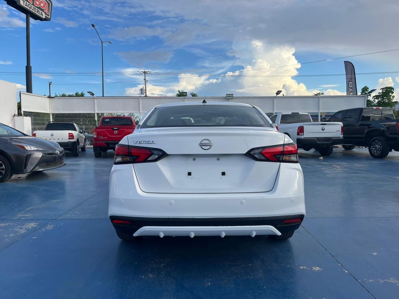 Nissan Versa - Foto 4
