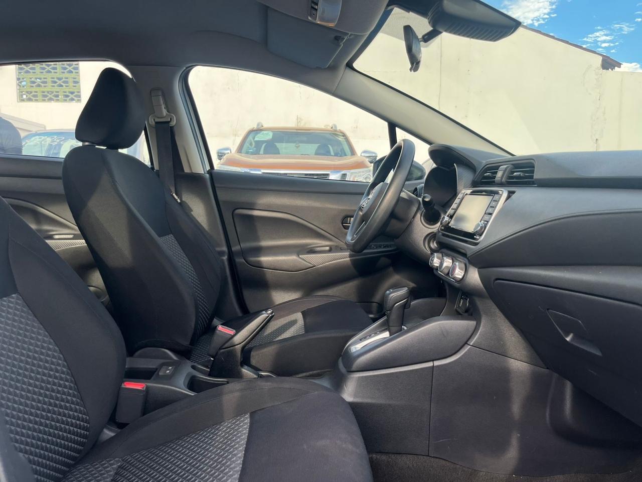 Nissan Versa - Foto 9