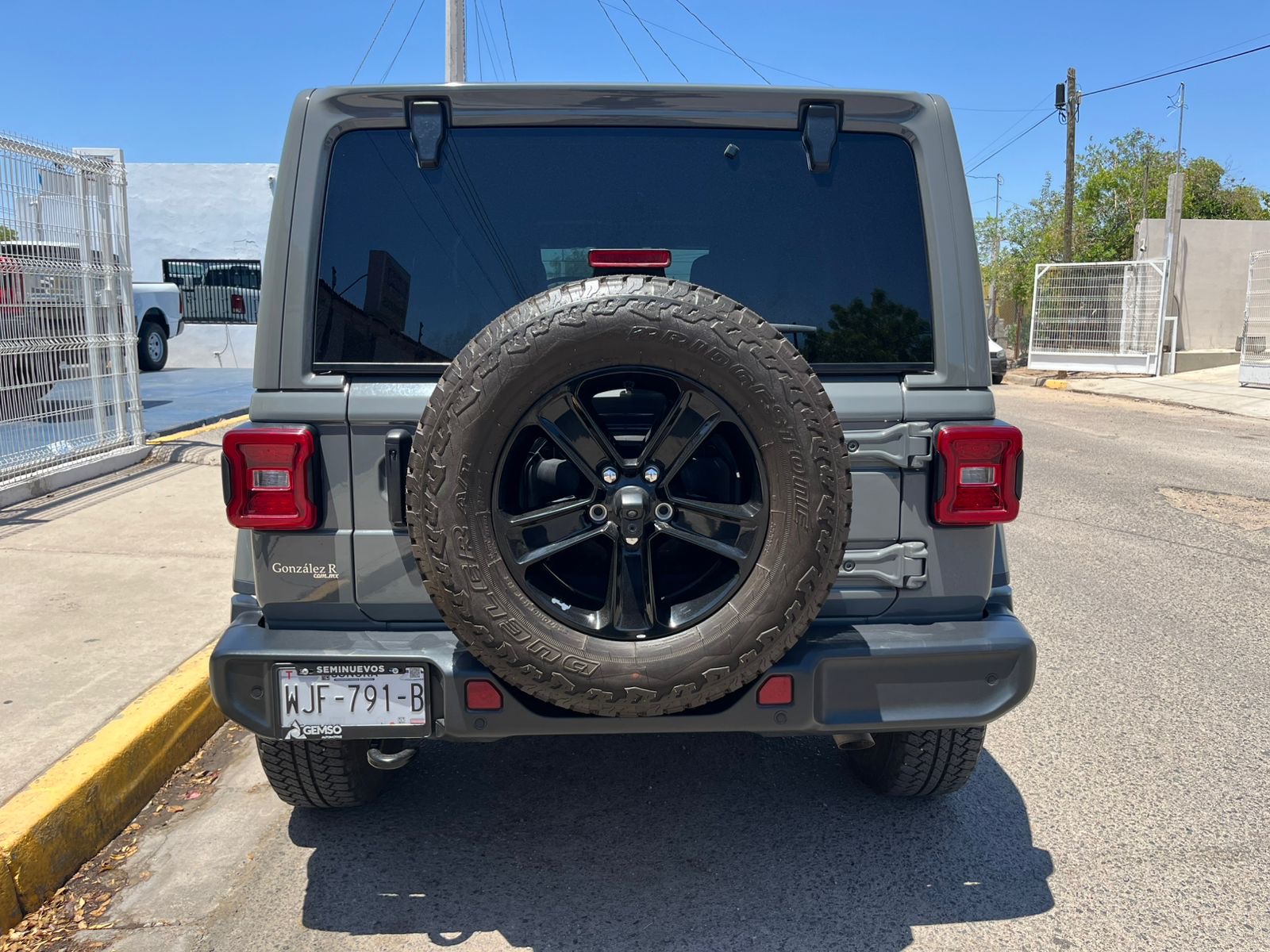 Jeep Sahara Night Eagle - Foto 4