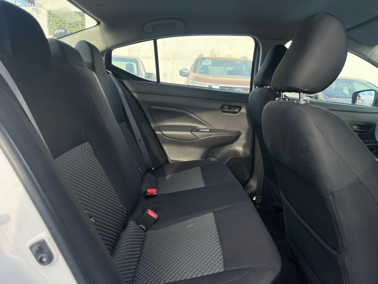 Nissan Versa - Foto 10