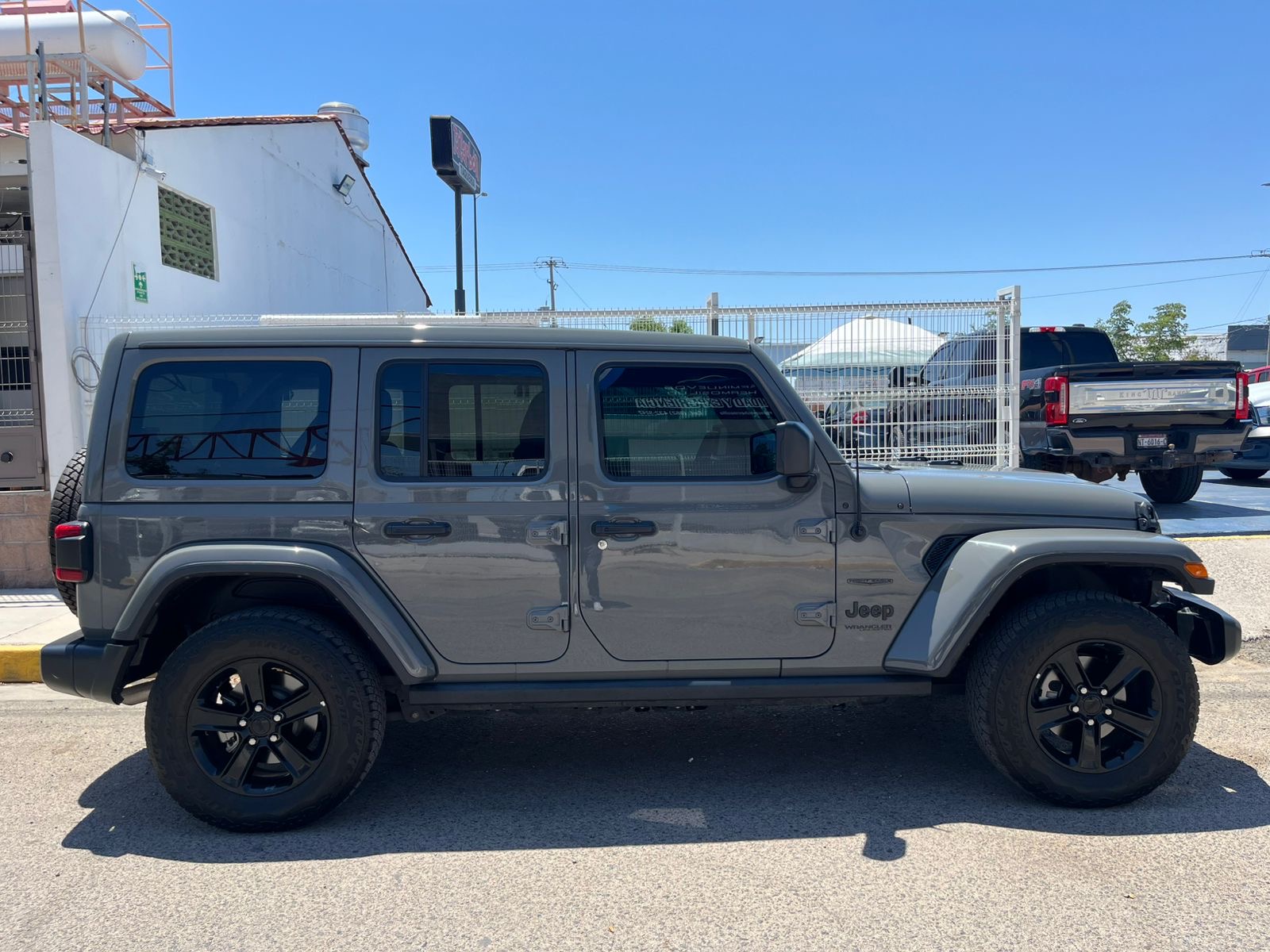 Jeep Sahara Night Eagle - Foto 6