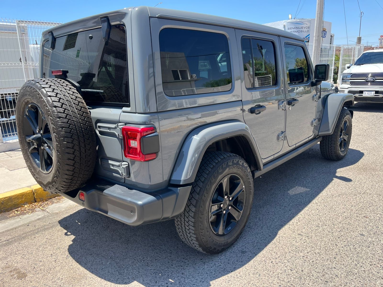 Jeep Sahara Night Eagle - Foto 5