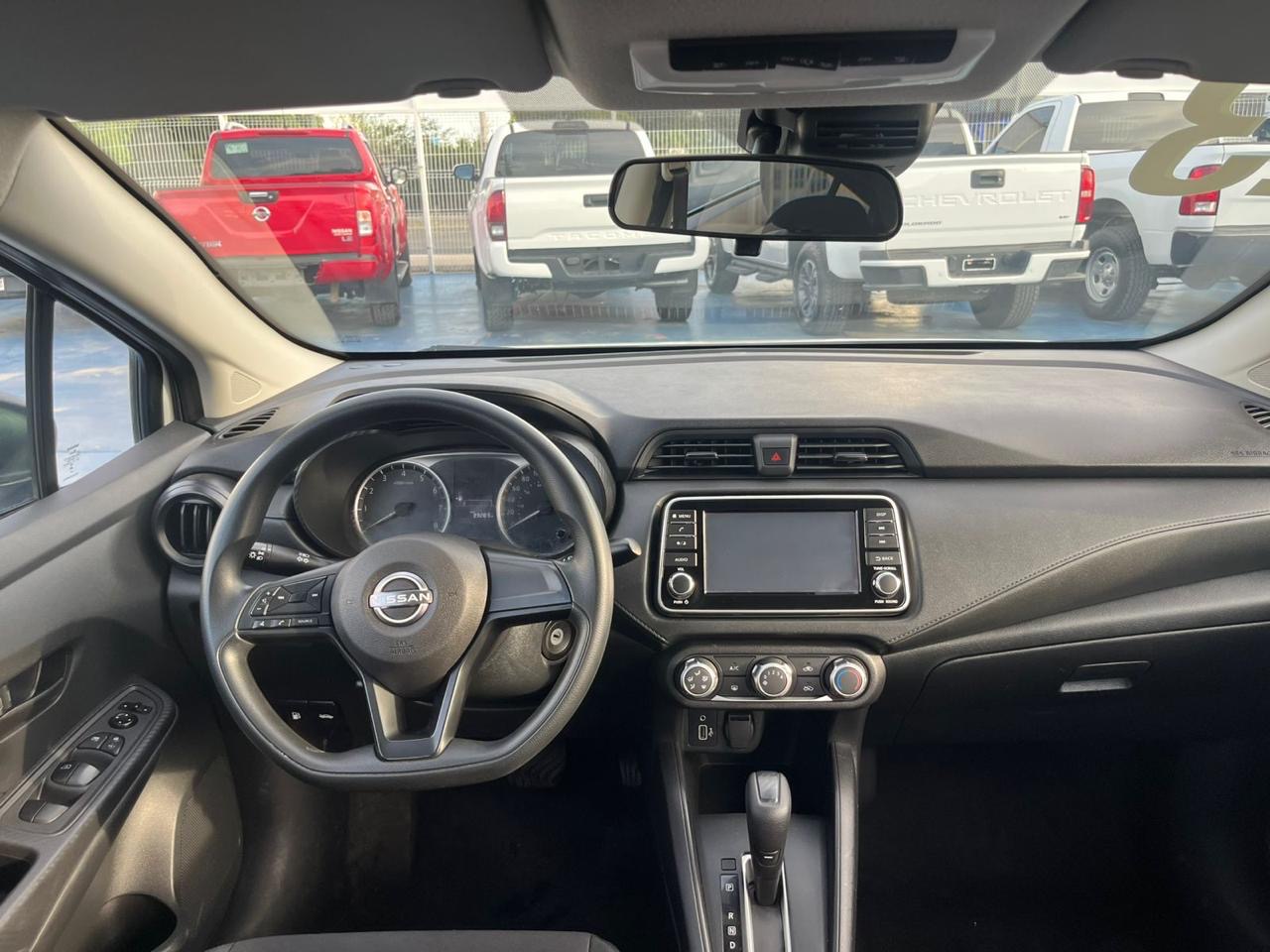 Nissan Versa - Foto 11