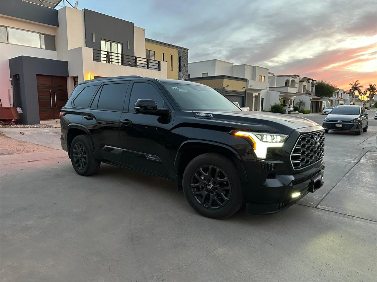 Toyota Sequoia - Foto 2
