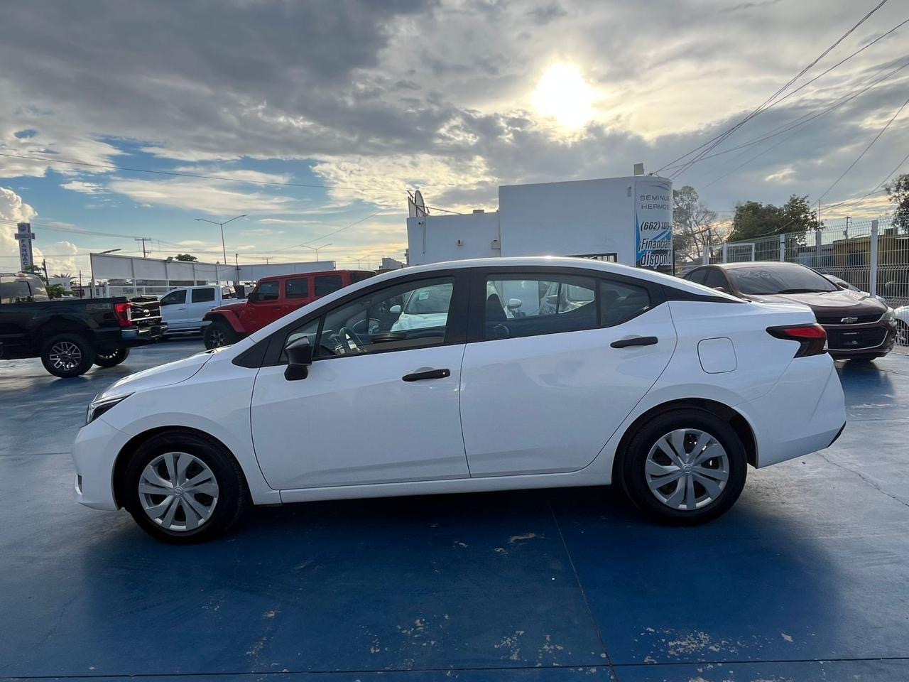 Nissan Versa - Foto 2