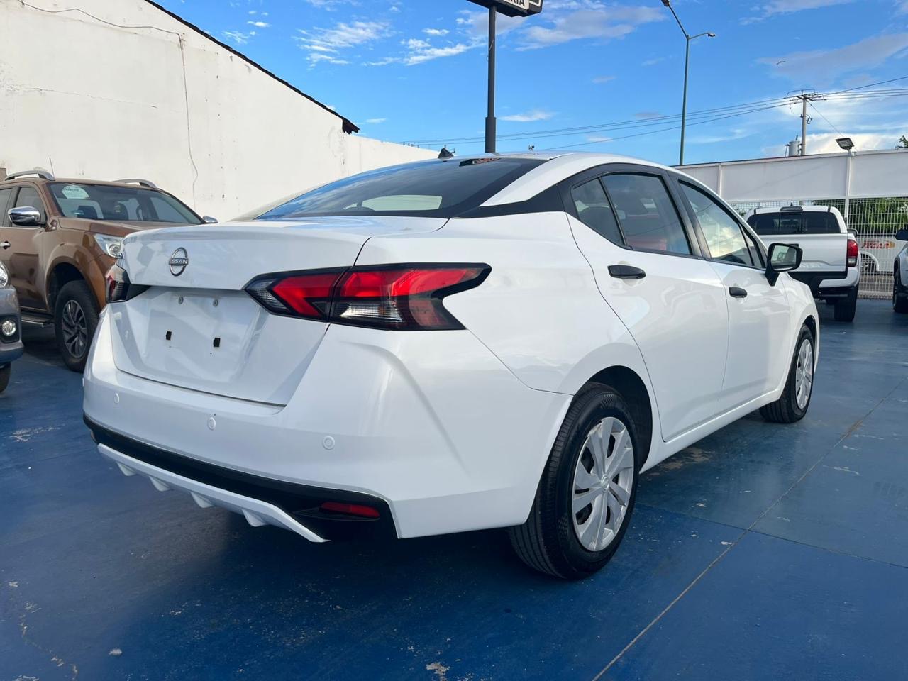 Nissan Versa - Foto 5